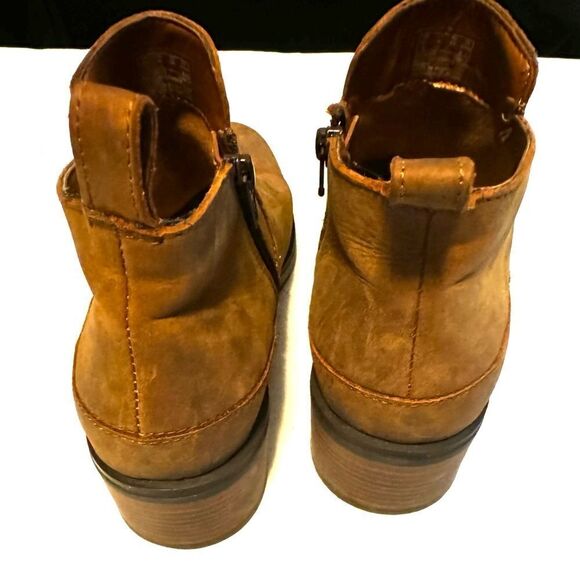 CLARKS women's memi zip ankle boot in dark tan - Picture 9 of 10